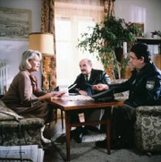 Von links: Rosa Meyer (Ida Krottendorf), Schöninger (Walter Sedlmayr) und Moosgruber (Max Grießer).