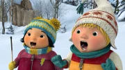 Fassungslos betrachten Kiki und Sami, wie Jonas spielt.