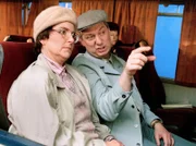 Wenn Heinz (Gerd Dudenhöffer) und Hilde (Alice Hoffmann) im Bus nach Lourdes fahren, wird die Reise für die Mitreisenden zur echten Anstrengung.