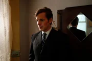 Noch am späten Abend stattet Inspektor Morse (Shaun Evans) der Familie Thursday einen Besuch ab. Ist die Dringlichkeit, eine berufliche Angelegenheit mit Fred Thursday zu besprechen, nur ein Vorwand für seinen Besuch?