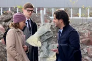 Dimi (Adam Bousdoukos) glaubt, das entscheidende Beweisstück gefunden zu haben, an dem Dr. Petöfi (Eleonore Weisgerber) und der Staatsanwalt (Andras Helge Schmid) die Unschuld seiner Mandantin erkennen müssen.