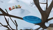 Kiki überlegt sich einen Plan, wie sie ihr Frisbee wiederholt.