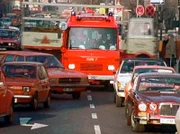 Der Notarztwagen 7 auf dem Weg zum Unfallort.