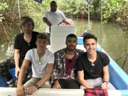 Die Schlagerband "Feuerherz" macht einen Ausflug in ein Internat in Guatemala.