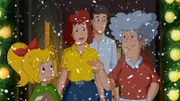 Bibi und Oma Grete freuen sich über wirbelnde Schneeflöckchen zu Weihnachten.