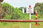An der Staatsgrenze zwischen Bundesrepublik und DDR wird scharf geschossen. Dass bei Helmstedt ein Geheimweg drunter in den Westen führt, weiß nur einer.