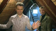 Thomas (38) und Jacqueline (34) wollten eigentlich bereits im Juni 2010 in ihr neues Einfamilienhaus einziehen, doch dann ereilte sie eine schlechte Nachricht: Der Dachstuhl hat seine Belastungsgrenze erreicht und droht sogar einzustürzen.