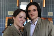 Kathi und Jan kommen gut miteinander klar. Von links: Katharina Benninger (Carina Dengler) und Jan (Dominik Nowak).