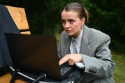 Lucie (Julia Wiedemann) und Kilian schaffen es nicht, Infos zu bekommen.