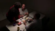 Detektive diskutieren den Fall
