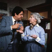 Moosgruber (Max Grießer) und Fräulein Merz (Elfriede Kuzmany).