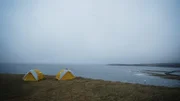 Neufundland, Kanada - Forrest Galante and Dr. Charles Berger in tents