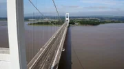 Hängebrücken verbinden Länder – wie die Severn Bridge - England und Wales.