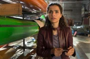 Im Bootsschuppen des Ruderclubs an der Havel hat Jasmin Sayed (Sesede Terziyan) einen zielführenden Gedanken.