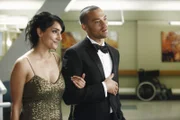 Kommen sich näher: Dr. Mara Keaton (Rebecca Hazlewood, l.) und Jackson (Jesse Williams, r.).