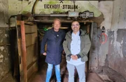Björn Freitag geht gemeinsam mit Stollenbäcker Jörg Liese unter Tage und dem Geheimnis der richtigen Lagerung eines Stollens auf den Grund.