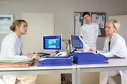 Kris Haas bringt keine guten Nachrichten für Dr. Kathrin Globisch und Dr. Lea Peters. Die Mutter einer sechsjährigen Patientin untersagt die Operation ihrer Tochter.