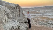 Etwa 40 km östlich von Harran, in der Steinwüste von Sumatar, in der heutigen Türkei, beteten die Menschen den Mondgott Sin an. Im Bild: Daniel Gerlach