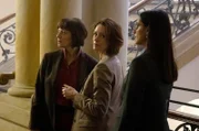 Kaum noch ein Team: Detektivin Mimi, Kanzleichefin Leo und Anwältin Elena.