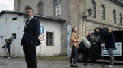 Die Ermittlungen von Stanislaw Zajak (Lucas Gregorowicz, vorne li.) gehen weit über das Oderbruch-Mysterium hinaus.