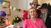 Stephanie Petersen hatte Geburtstag – in ihrer Tierarztpraxis möchte sie mit einem gemütlichen Frühstück in den Tag starten. Doch das muss verschoben werden: Der erste Patient wartet schon.