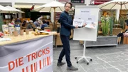 Jo Hiller auf der Suche nach der richtigen Besteuerung: Welcher Mehrwert-Steuersatz gilt hier?