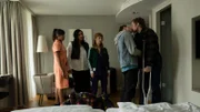 Marek und Leander ziehen für drei Wochen ins Hotel. Im Bild von links: Jo (Salka Weber), Elif (Jasmin Shakeri), Lena (Sarah Bauerett), Leander (Jonathan Berlin) und Marek (Markus Winter)