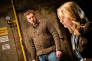 Georg Meißner (Sebastian Bezzel) weiß noch nicht, was er mit Barbara (Monika Gruber) machen soll.