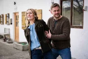 Georg Meißner (Sebastian Bezzel) nimmt Barbara (Monika Gruber) als Geisel, nachdem sie sein Geheimnis entdeckt hat.