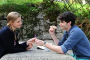Theresa (Ines Lutz, l.); Peter (Daniel Fünffrock, r.)