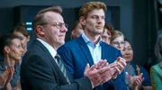 Max Lentor (Helgi Schmid, re.) will Minister May (Ronald Kukulies, li.) zum neuen Kanzler formen.