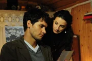 Peter (Daniel Fünffrock, l.); Elena ( Lili Gesler, r.)