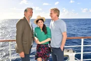 Mit spitzer Zunge kommentiert Konrad Schneider (Kai Wiesinger) die Beziehung seiner Tochter Lisa (Joyce Ilg) zu dem wesentlich älteren Andreas Weingärtner (Kai Lentrodt)