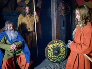 Signe mit dem mächtigen Anführer der Birka-Wikinger.