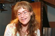 Lisa (Alexandra Neldel) ist ein Stein vom Herzen gefallen, als David ihr mitteilt, dass er Viktors Angebot ablehnt und bei Kerima Moda bleibt.