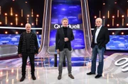 Moderator Jörg Pilawa mit den Kandidaten des Teams "Mannsbild": Den Schauspielern Christian Berkel und Sky du Mont.