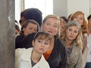 Marie (Marianne Sägebrecht, Mitte) und ihre Kolleginnen Jeanette (Sarah Alles, links vorne), Ulrike (Julia Schmidt, links hinten), Babs (Eva Hassmann, 2. von rechts) und Petra (Tatjana Alexander, rechts) haben einen Plan ausgeheckt, um ihre Firma vor der Schließung zu bewahren.