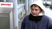 Die 34-jährige Carola hat einen Termin im Jobcenter.