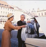 Frau Schöninger (Bruni Löbel) und Herr Huber (Georg Thomalla).