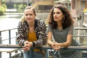 Jasmin Sayed schwelgt mit Freundin und Kollegin Paula Sprenger in Erinnerungen.