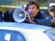 Ein Schulbus mit 13 Kindern an Bord wird entführt. Detective Woody (Jerry O'Connell) versucht vergeblich, den Bus zu stoppen.