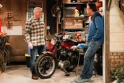 Adam Burns (Matt LeBlanc, l.); Don Burns (Kevin Nealon, r.)