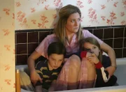 Zeigt ein Tornado Sheldon (Iain Armitage, l.) und Missy (Raegan Revord, r.) wie sehr sie die Führsorge ihrer Mutter Mary (Zoe Perry, m.) brauchen?