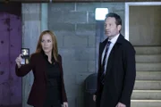 L-R: Scully (Gillian Anderson) und Mulder (David Duchovny)