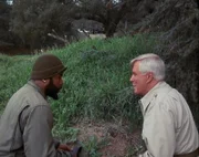 Hannibal (George Peppard) (re.) und B.A. (Laurence Tureaud) wollen ihren Freund befreien.