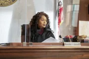 Lola Carmichael (Simone Missick)