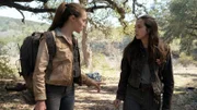 Alycia Debnam-Carey (li.) as Alicia Clark, Alexa Nisenson as Charlie
