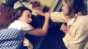 Teresa will sich das Stoffpferdchen, dass sie für ihre Kindern genäht hat und dass Annabelle ihr abgenommen hat, zurückholen, aber Annabelle ist wachsam...