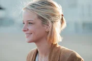 Ana (Lynn Van Royen)