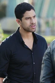 Delko (Adam Rodriguez) stellt bei den Ermittlungen fest, dass die Mitwirkenden der Reality-Show eine Fülle von Motiven hatten, den Star der Show zu ermorden.